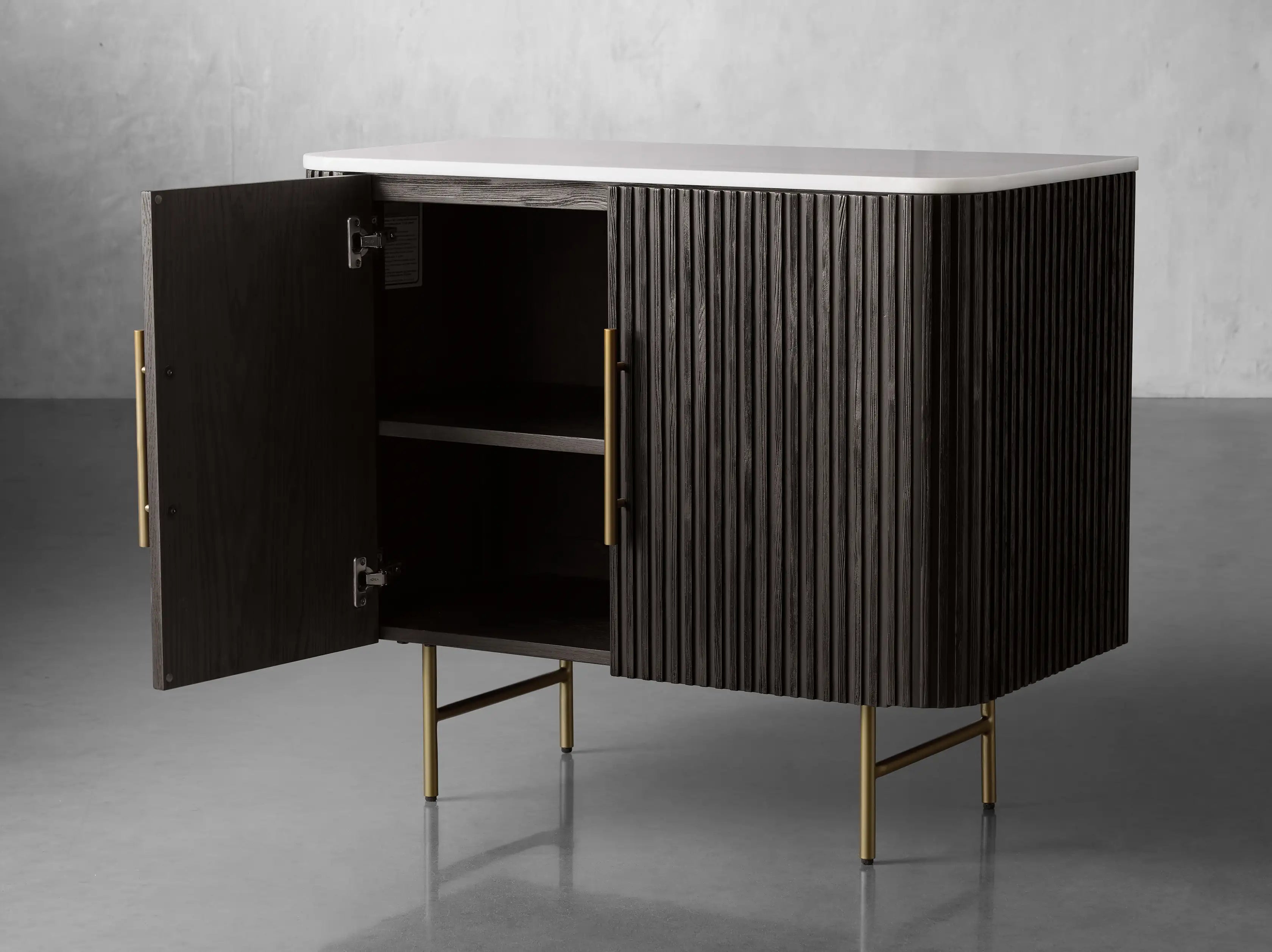 Finnegan Hall Chest 36“W