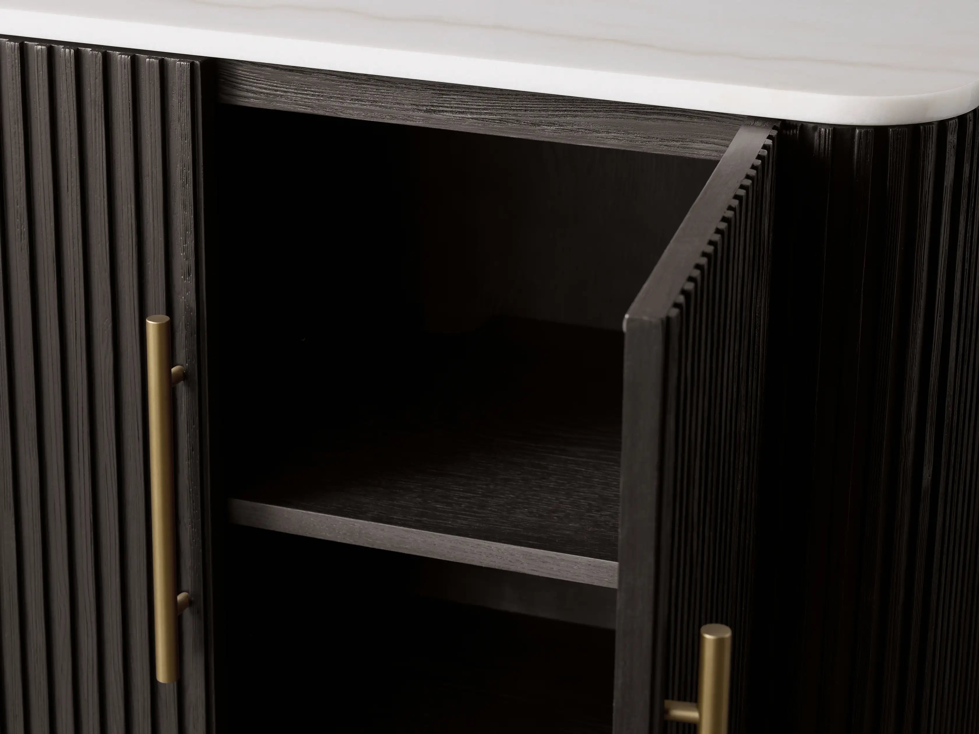 Finnegan Hall Chest 36“W