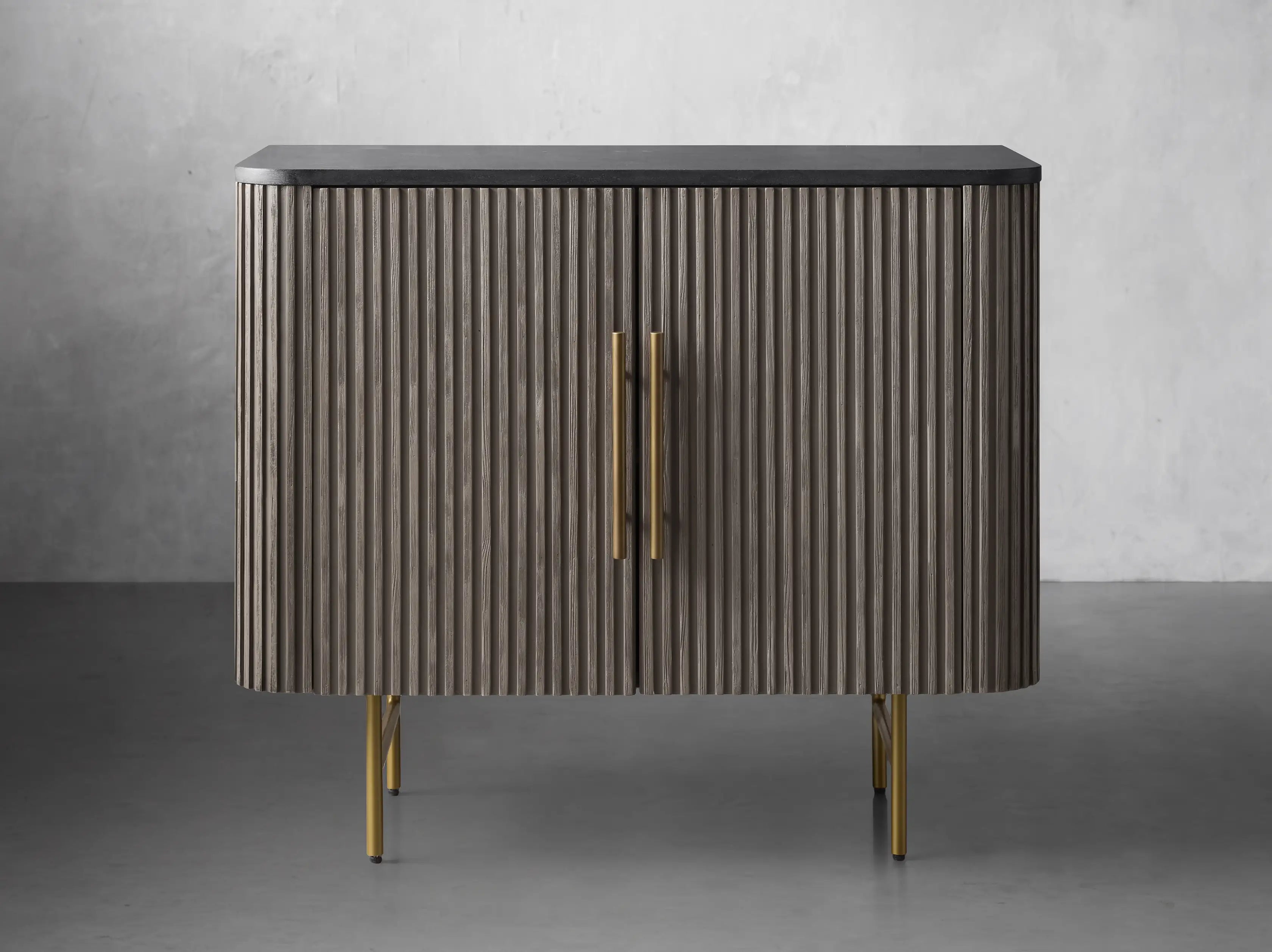 Finnegan Hall Chest 36“W