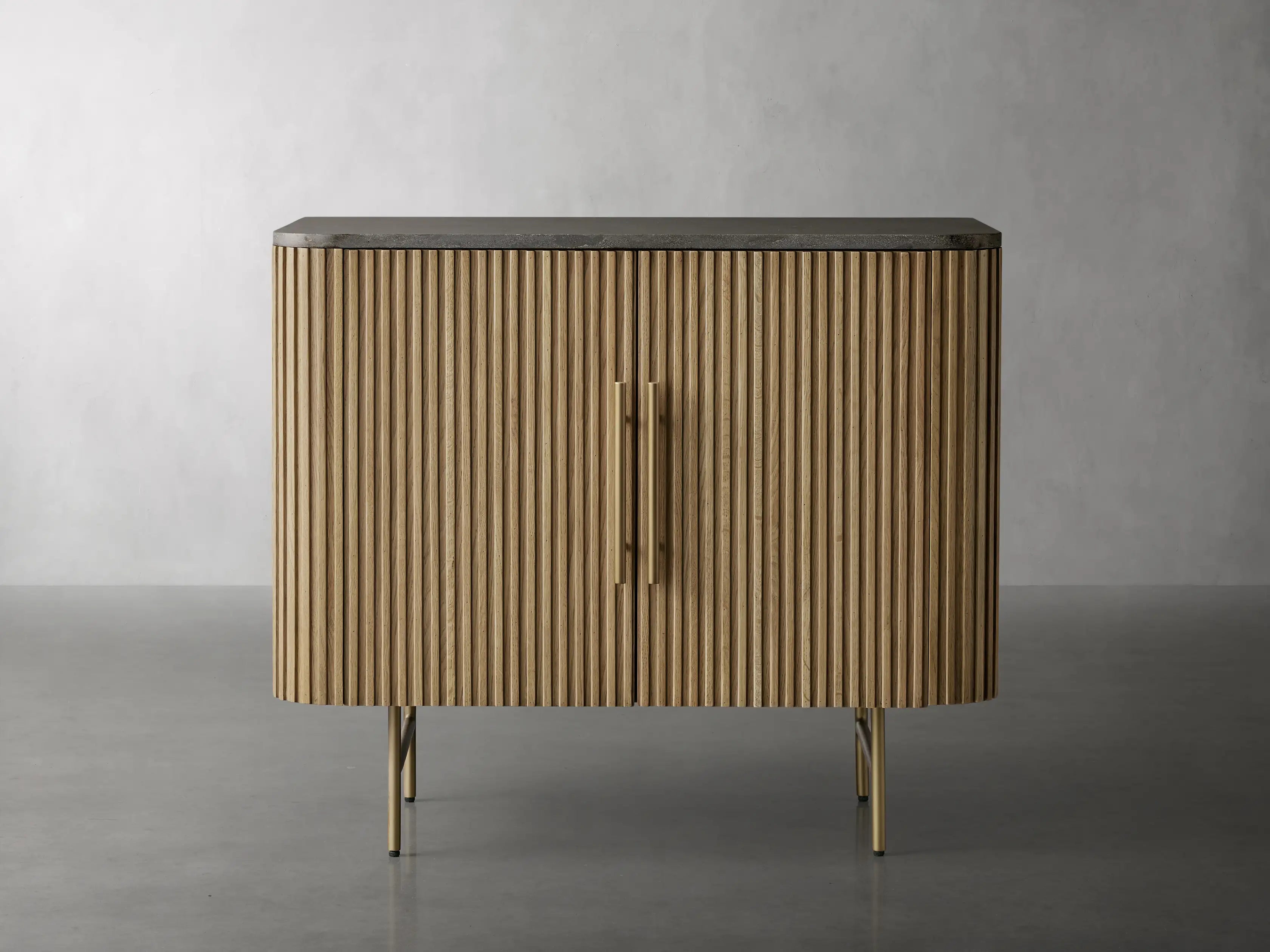 Finnegan Hall Chest 36“W